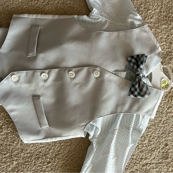 NWTs toddlers 2T light grey 4 piece Van Heusen suit - Picture 3 of 3
